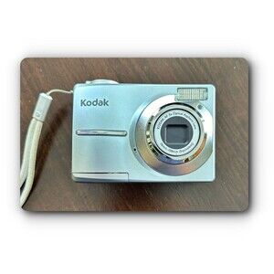 Kodak EasyShare C913 Digital Camera 3X Optical Zoom Silver w/ Memory Card & Case